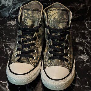 Gently worn Converse Chuck Taylor All Star high-top sneakers in camo print. W/6